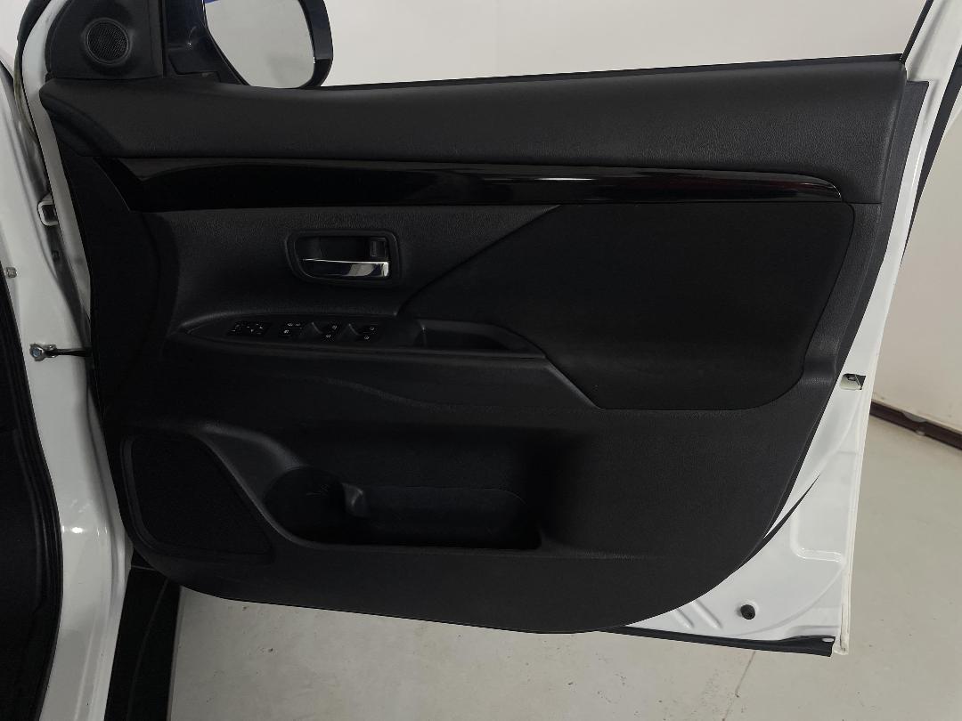 Photo '15' of Mitsubishi Outlander