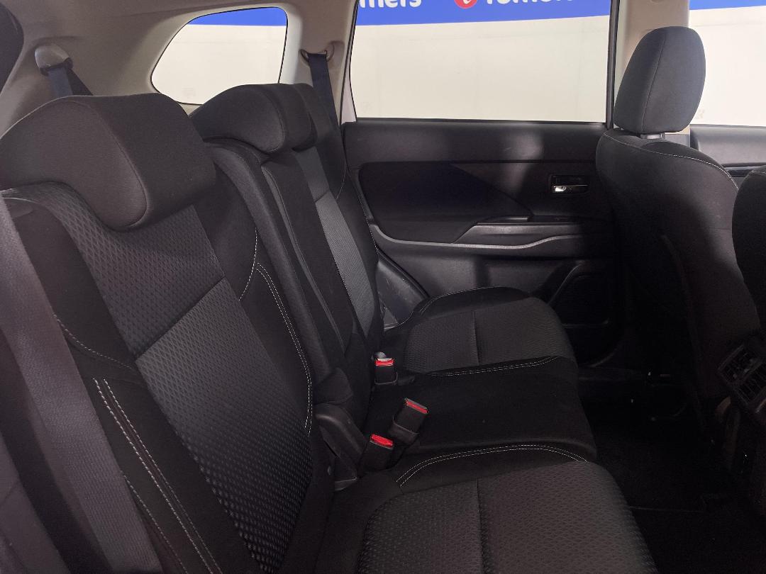 Photo '20' of Mitsubishi Outlander