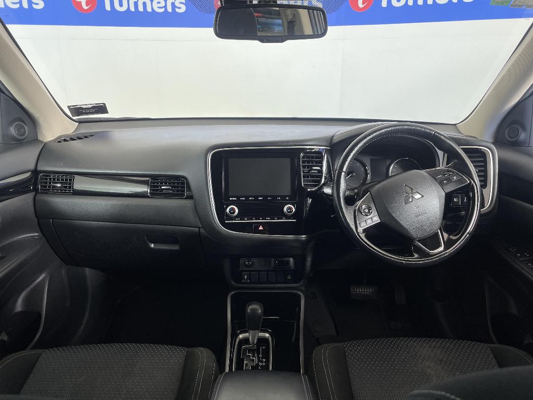 Photo '17' of Mitsubishi Outlander