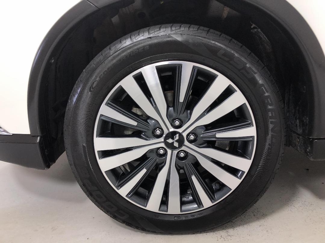 Photo '10' of Mitsubishi Outlander