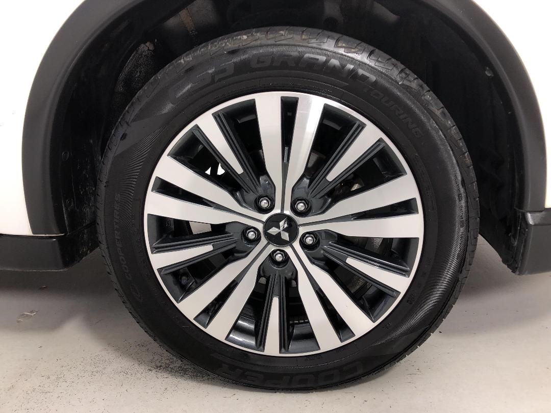 Photo '9' of Mitsubishi Outlander