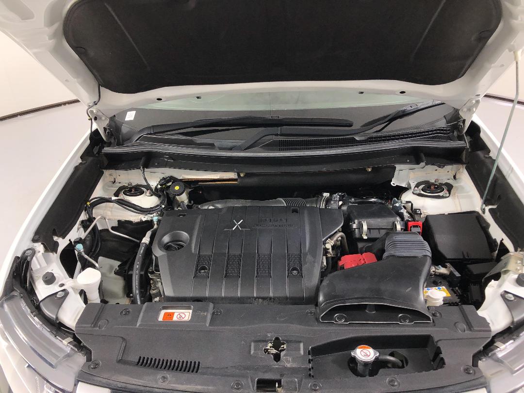 Photo '13' of Mitsubishi Outlander