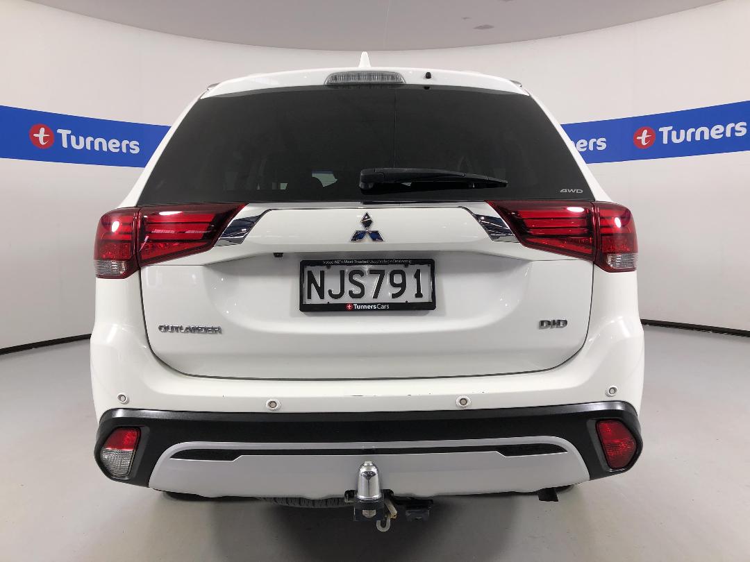 Photo '6' of Mitsubishi Outlander