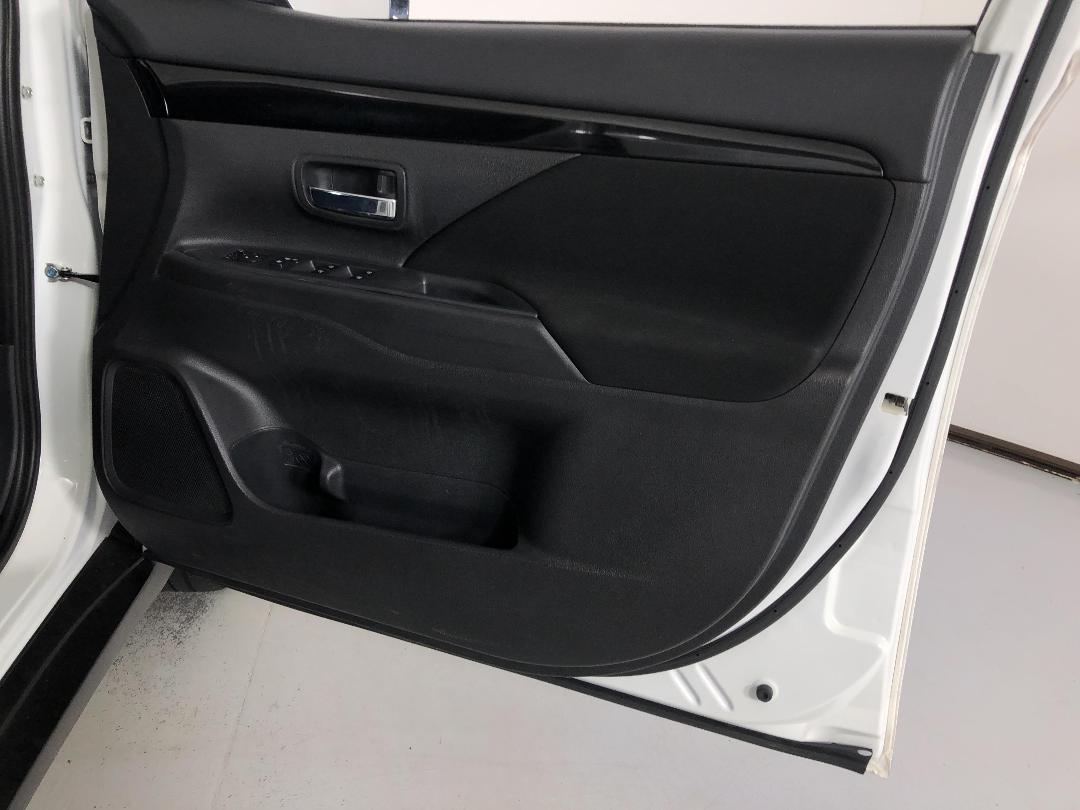 Photo '15' of Mitsubishi Outlander