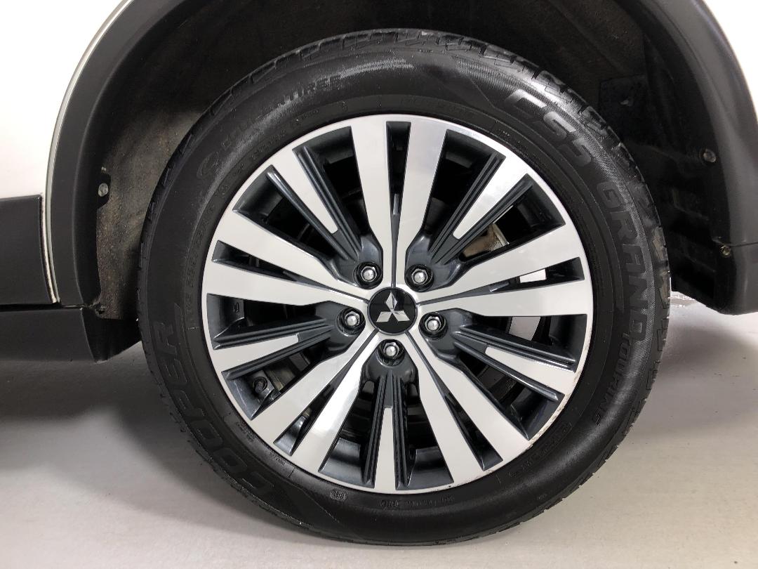 Photo '11' of Mitsubishi Outlander