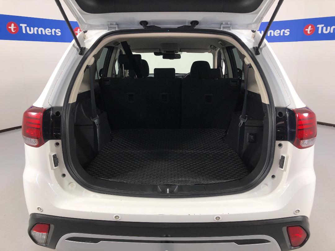 Photo '14' of Mitsubishi Outlander