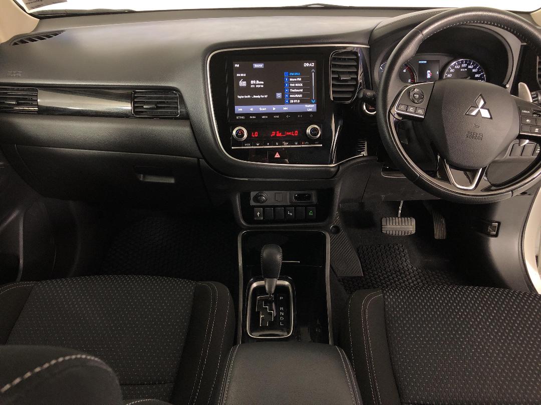 Photo '17' of Mitsubishi Outlander