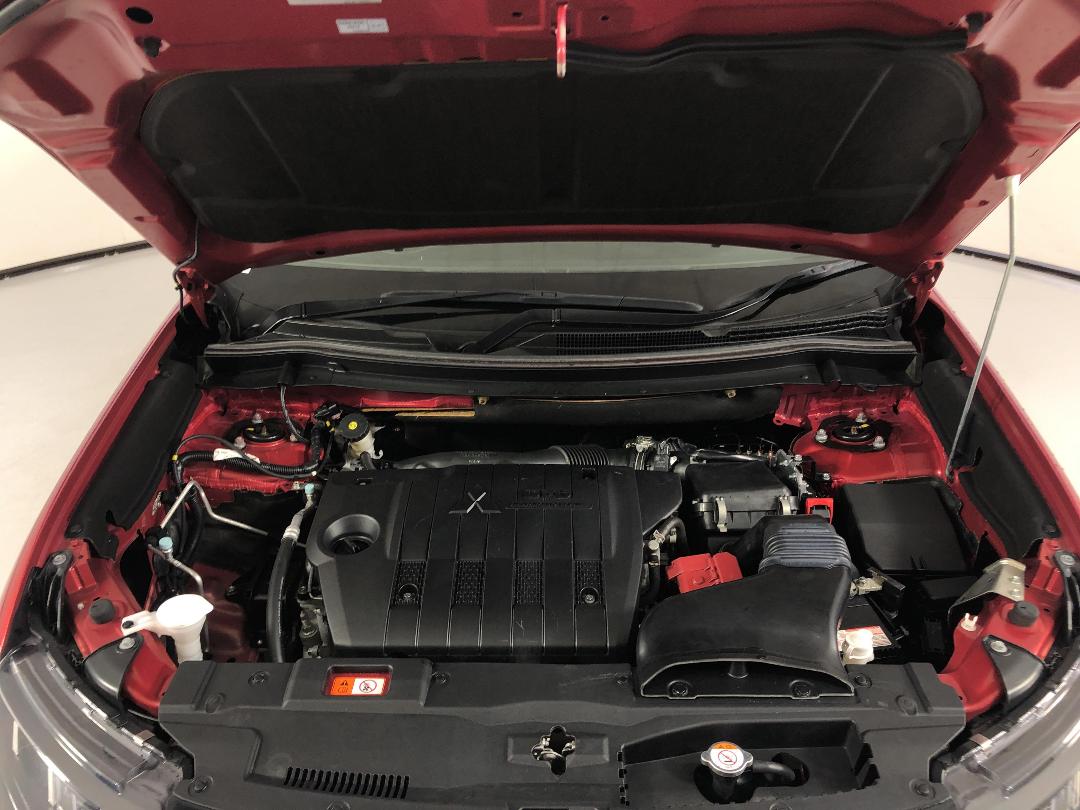 Photo '13' of Mitsubishi Outlander