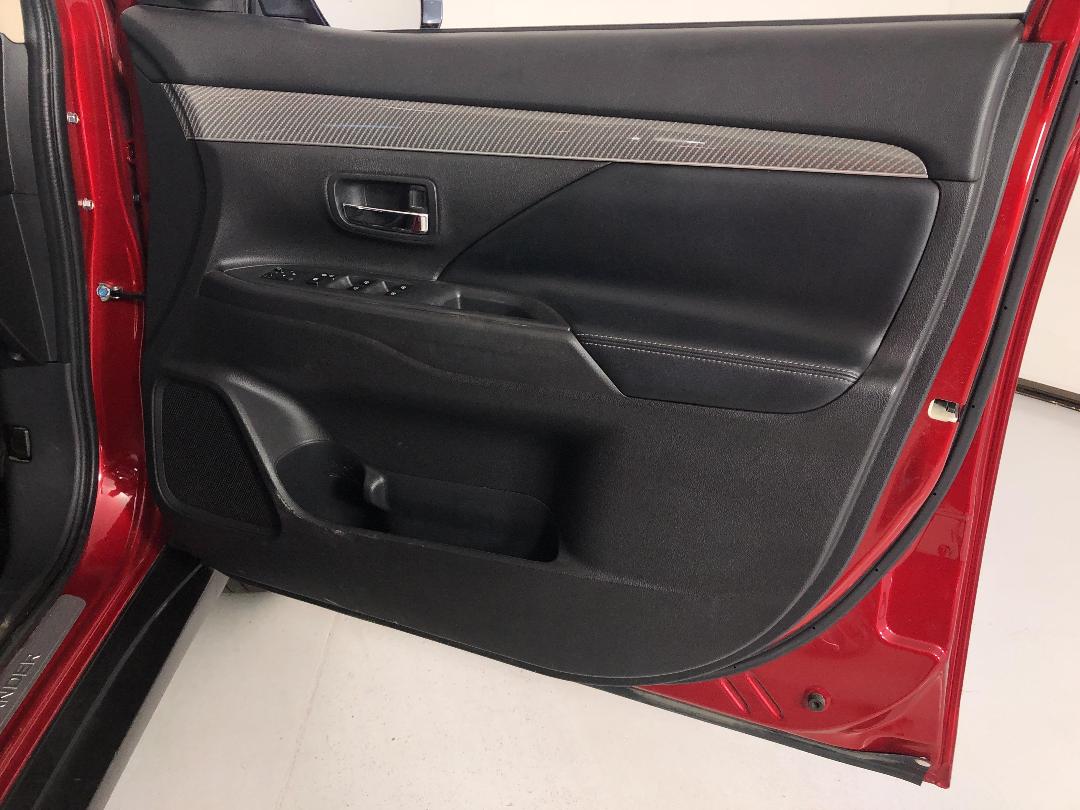 Photo '15' of Mitsubishi Outlander