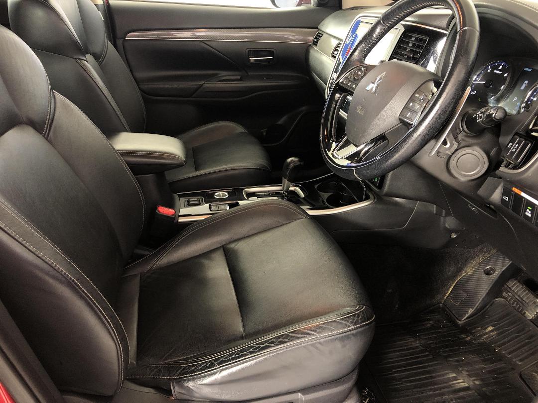 Photo '16' of Mitsubishi Outlander