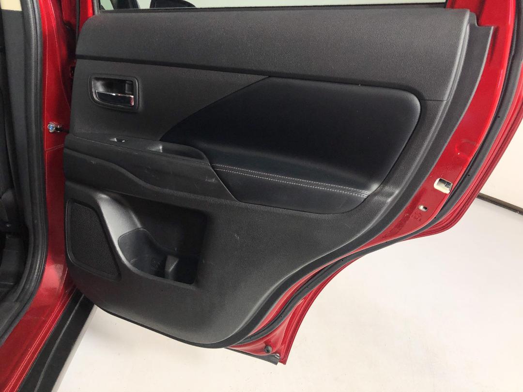 Photo '19' of Mitsubishi Outlander