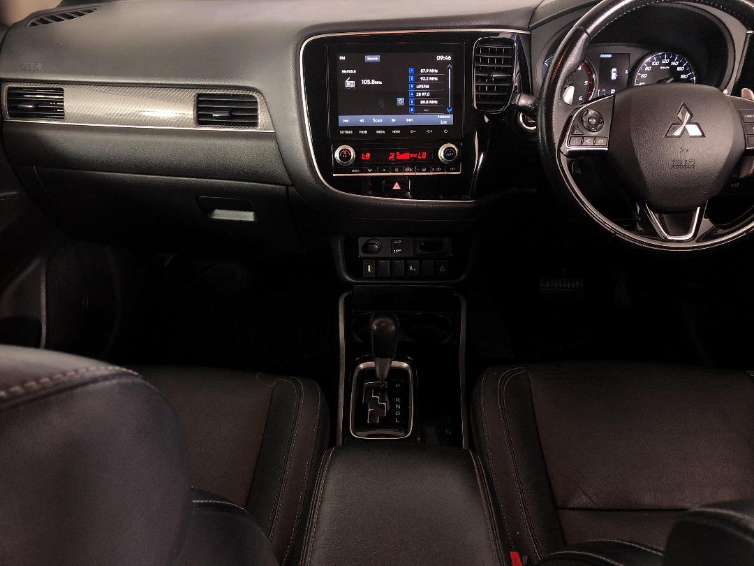 Photo '17' of Mitsubishi Outlander