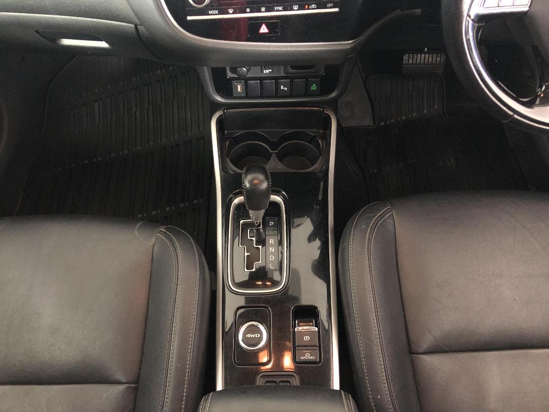 Photo '18' of Mitsubishi Outlander