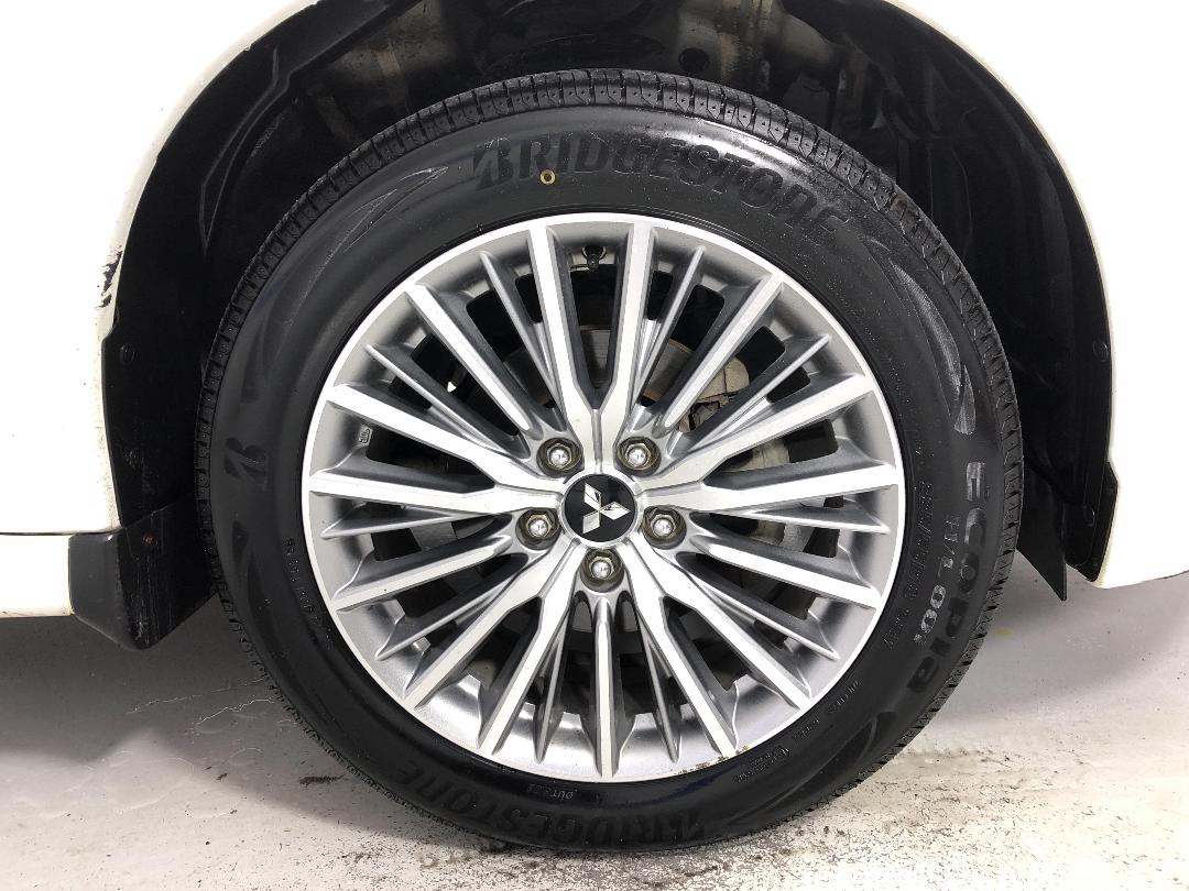 Photo '9' of Mitsubishi Outlander