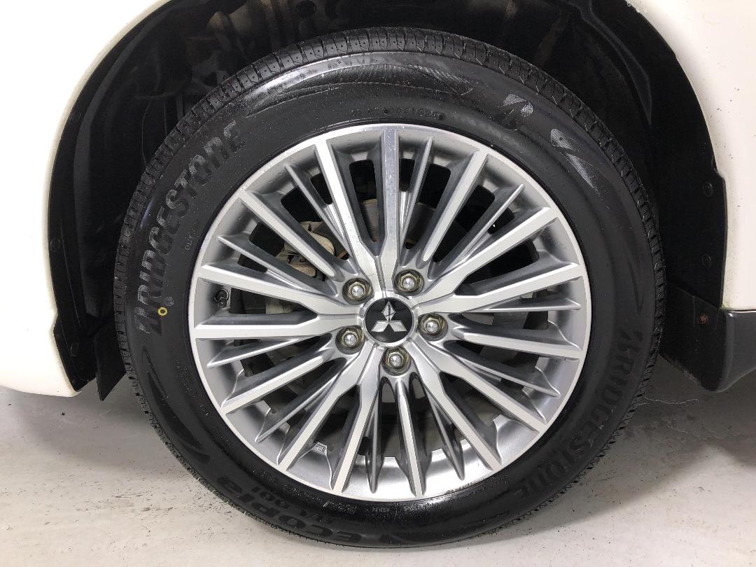 Photo '10' of Mitsubishi Outlander