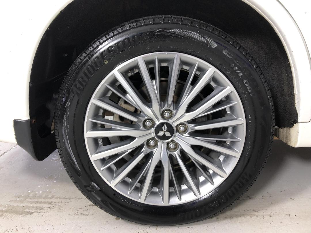 Photo '12' of Mitsubishi Outlander