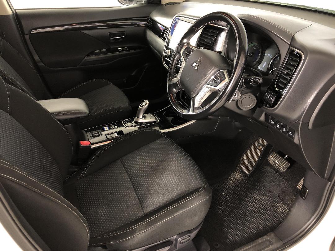 Photo '16' of Mitsubishi Outlander