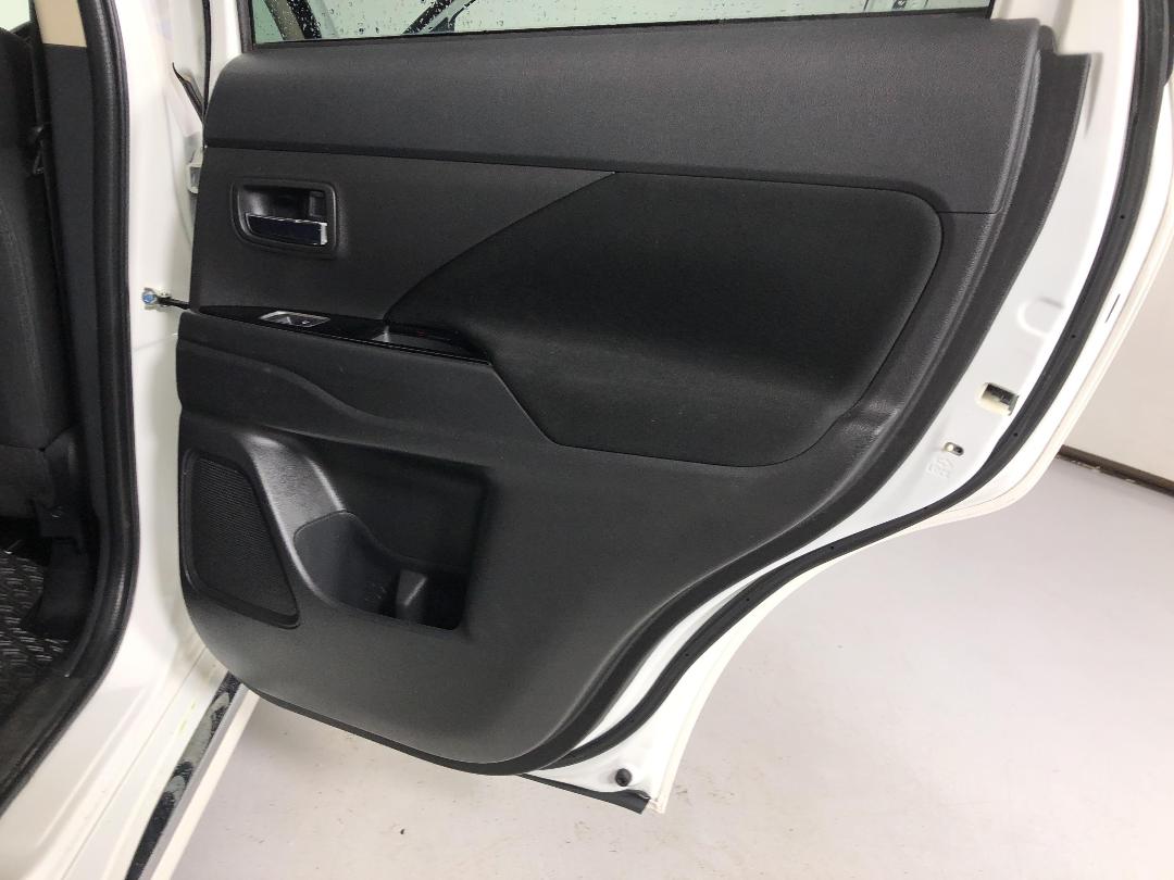 Photo '19' of Mitsubishi Outlander