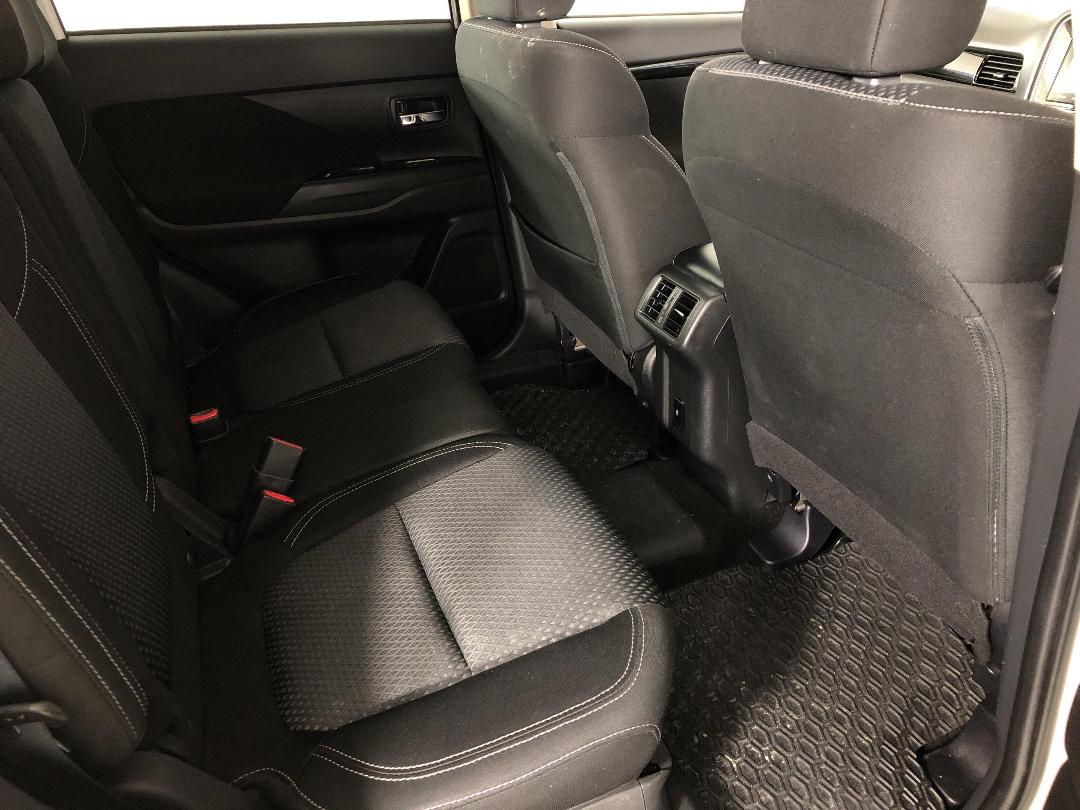 Photo '20' of Mitsubishi Outlander