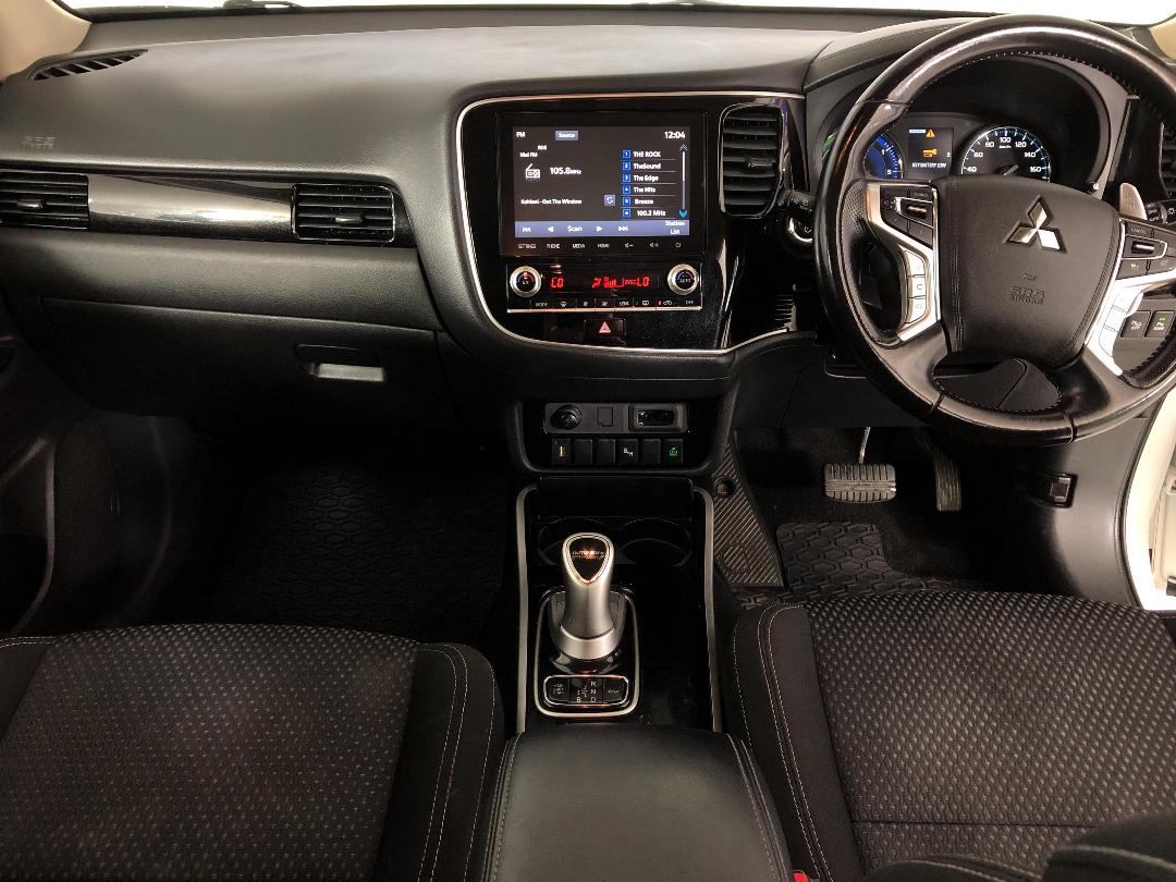 Photo '17' of Mitsubishi Outlander