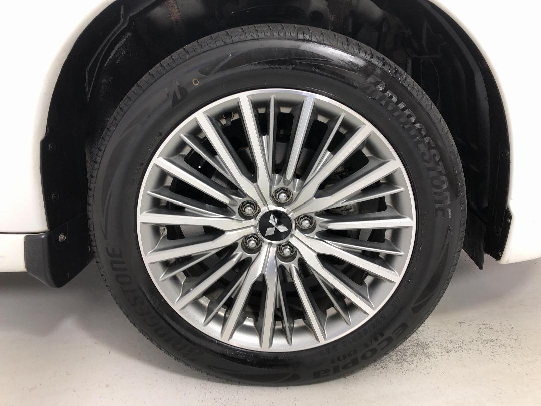 Photo '9' of Mitsubishi Outlander