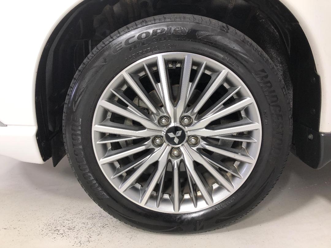 Photo '10' of Mitsubishi Outlander