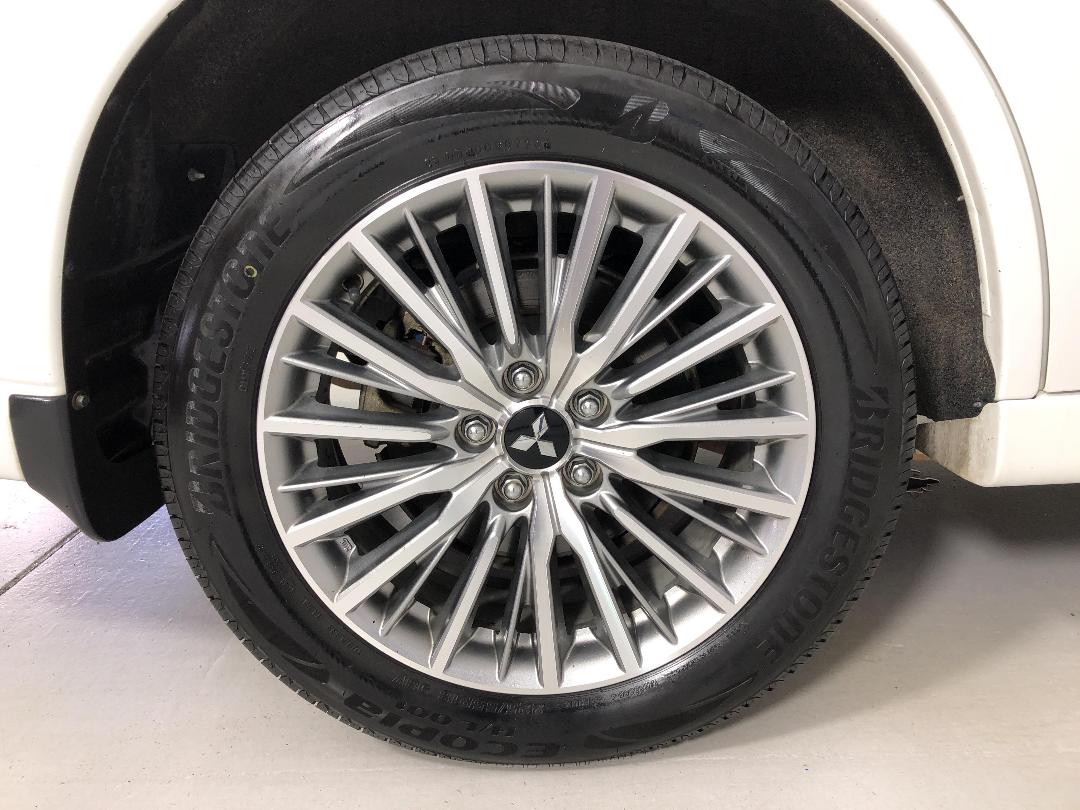 Photo '12' of Mitsubishi Outlander