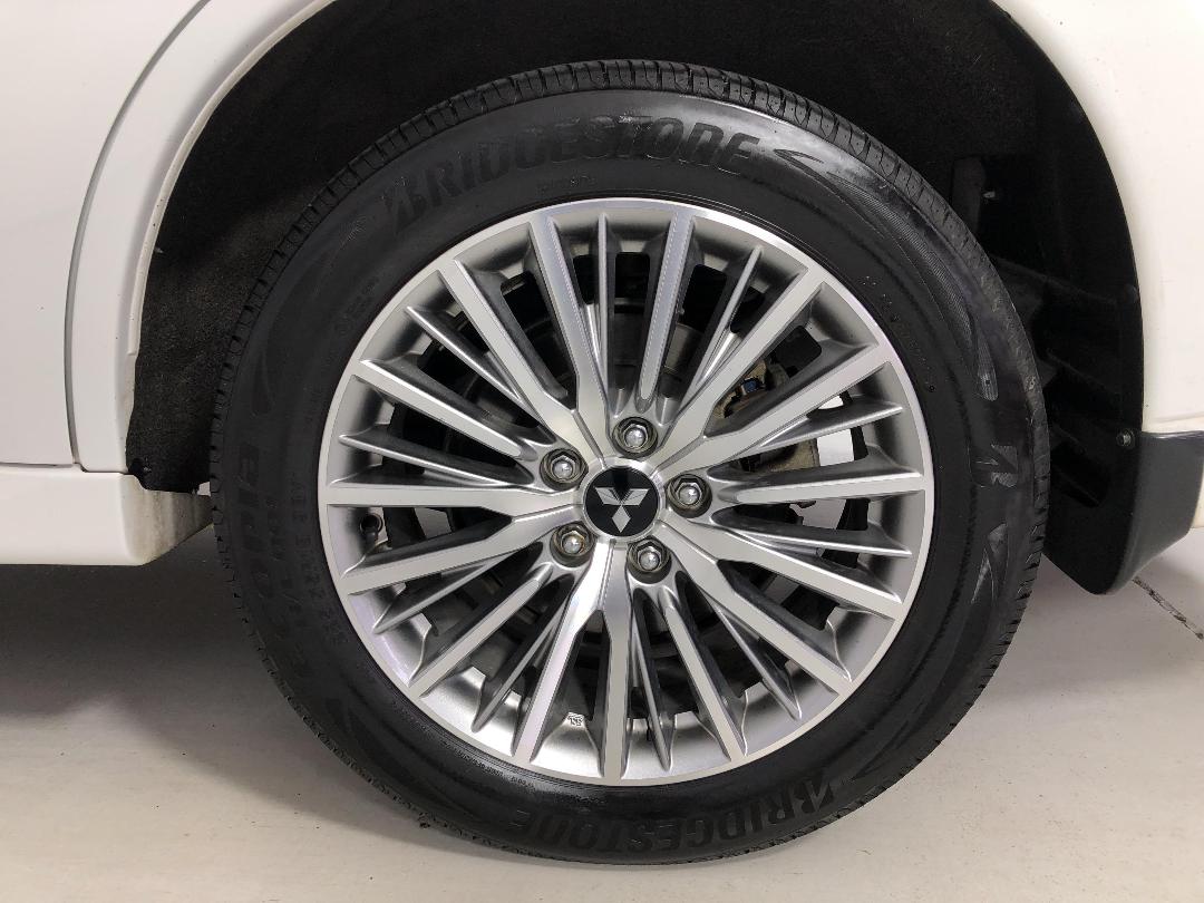 Photo '11' of Mitsubishi Outlander