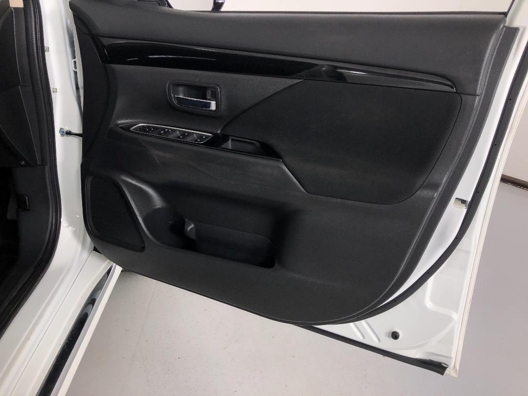 Photo '15' of Mitsubishi Outlander