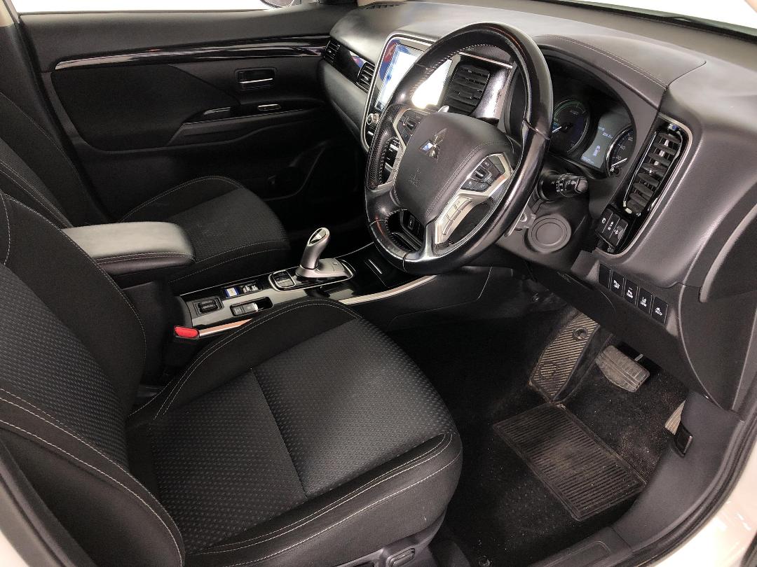 Photo '16' of Mitsubishi Outlander