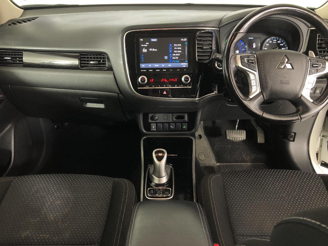 Photo '17' of Mitsubishi Outlander