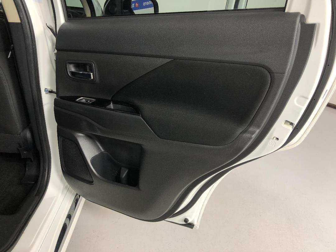 Photo '19' of Mitsubishi Outlander