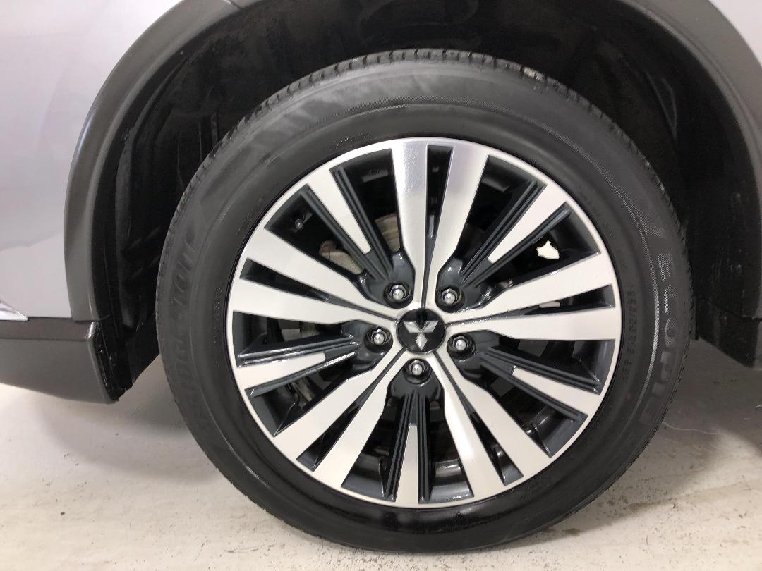 Photo '10' of Mitsubishi Outlander