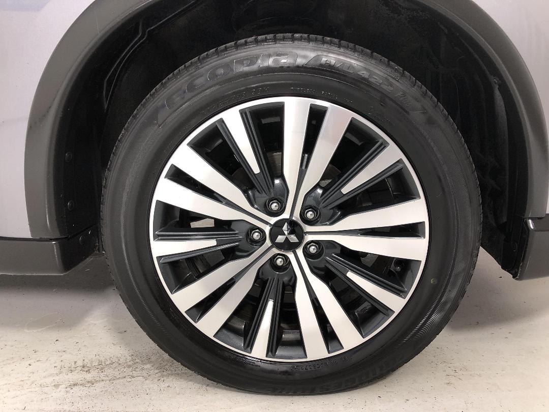 Photo '9' of Mitsubishi Outlander