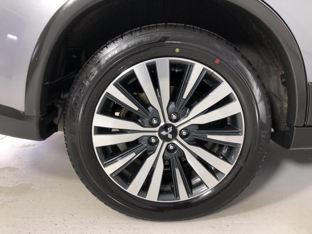 Photo '12' of Mitsubishi Outlander