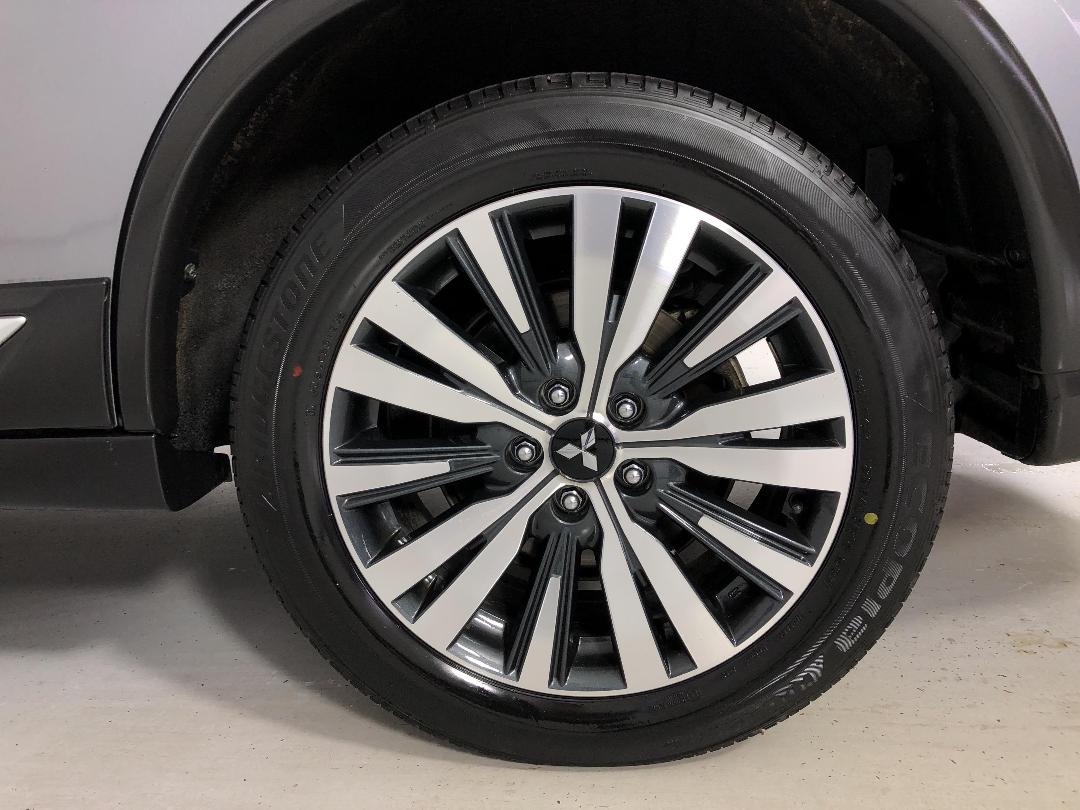 Photo '11' of Mitsubishi Outlander