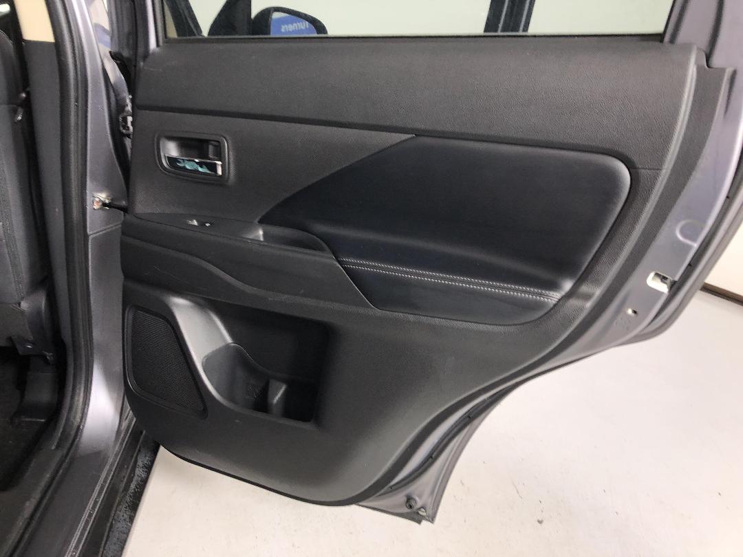 Photo '19' of Mitsubishi Outlander