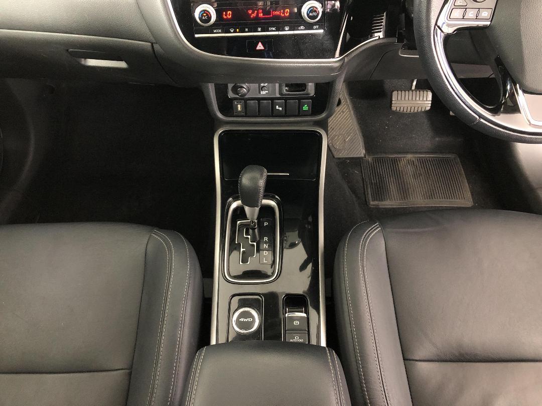 Photo '18' of Mitsubishi Outlander