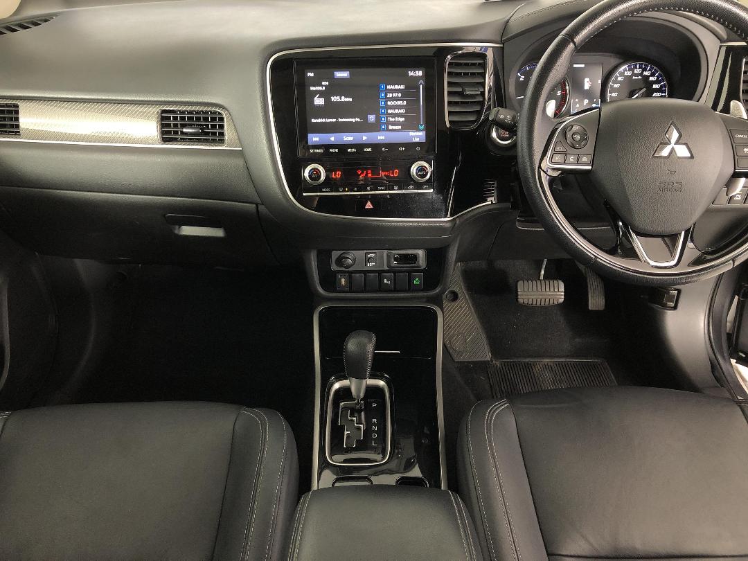 Photo '17' of Mitsubishi Outlander