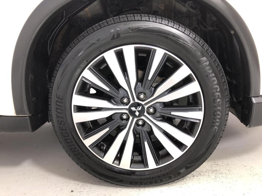 Photo '9' of Mitsubishi Outlander