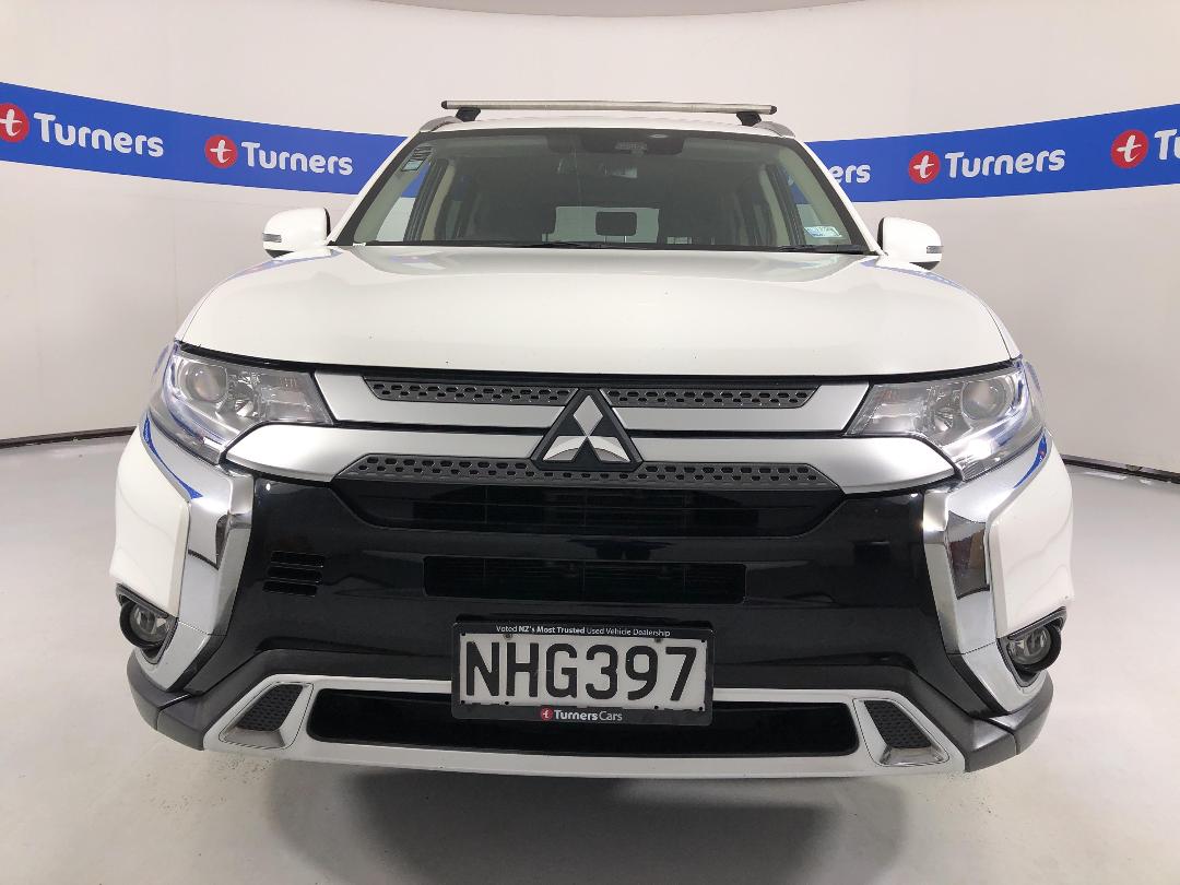 Photo '2' of Mitsubishi Outlander