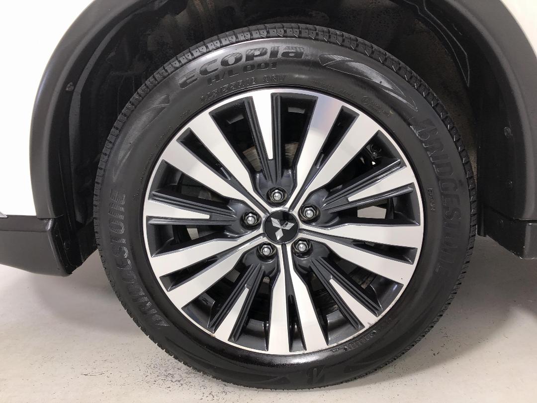 Photo '10' of Mitsubishi Outlander