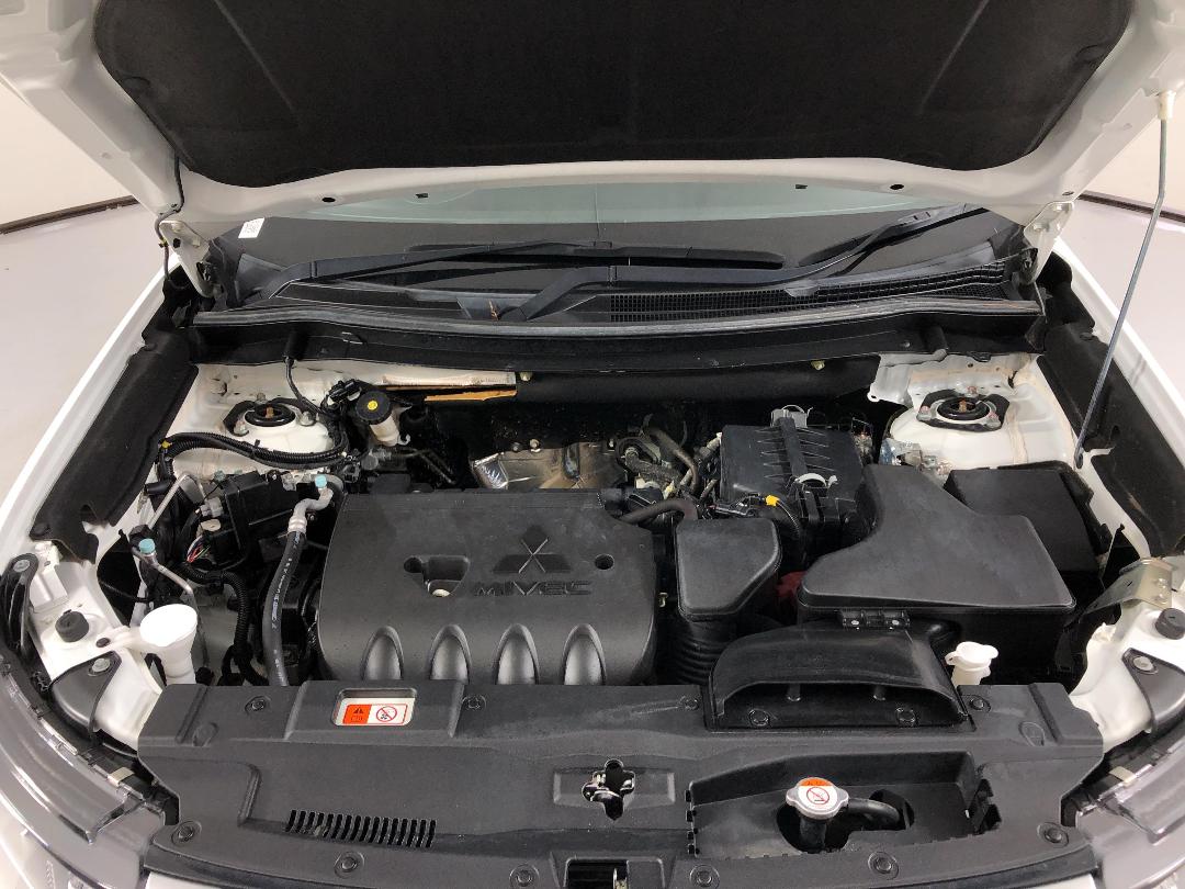 Photo '13' of Mitsubishi Outlander