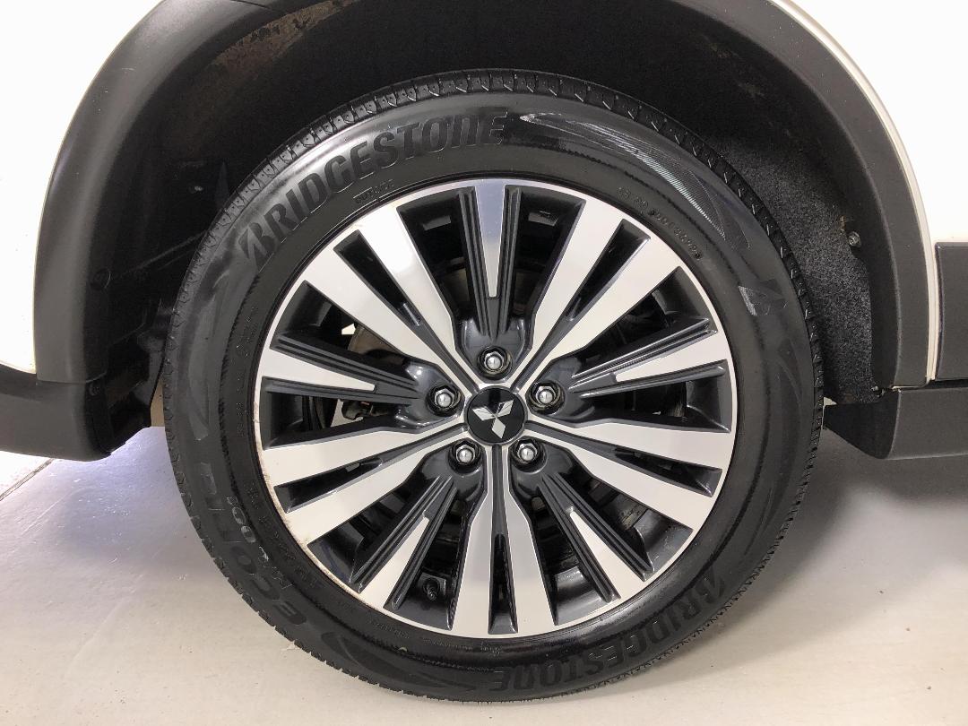 Photo '12' of Mitsubishi Outlander