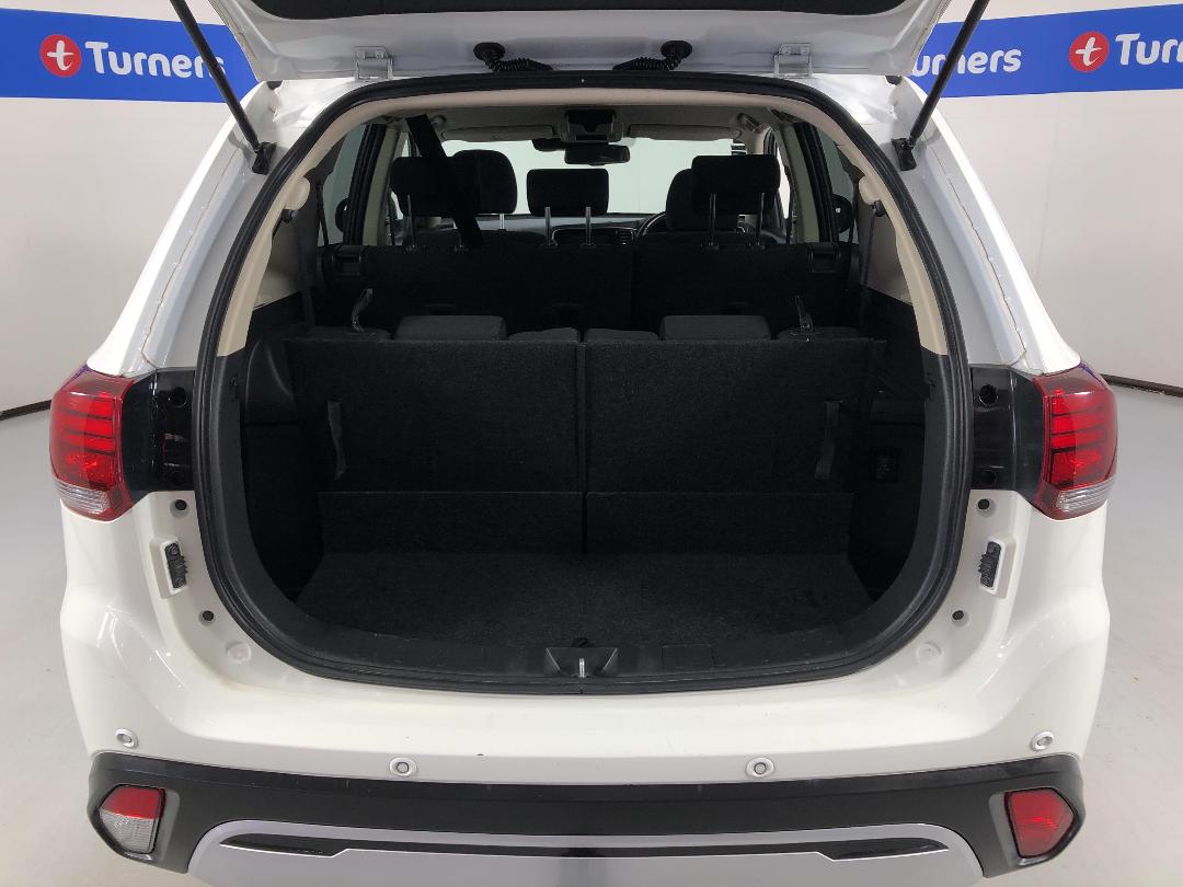 Photo '14' of Mitsubishi Outlander