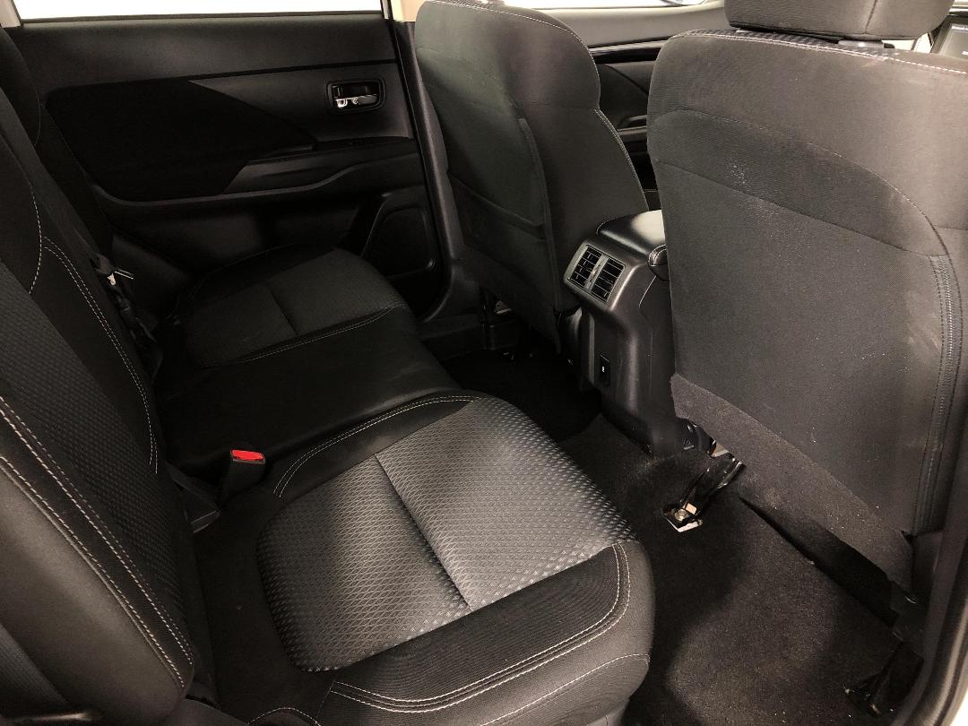 Photo '20' of Mitsubishi Outlander