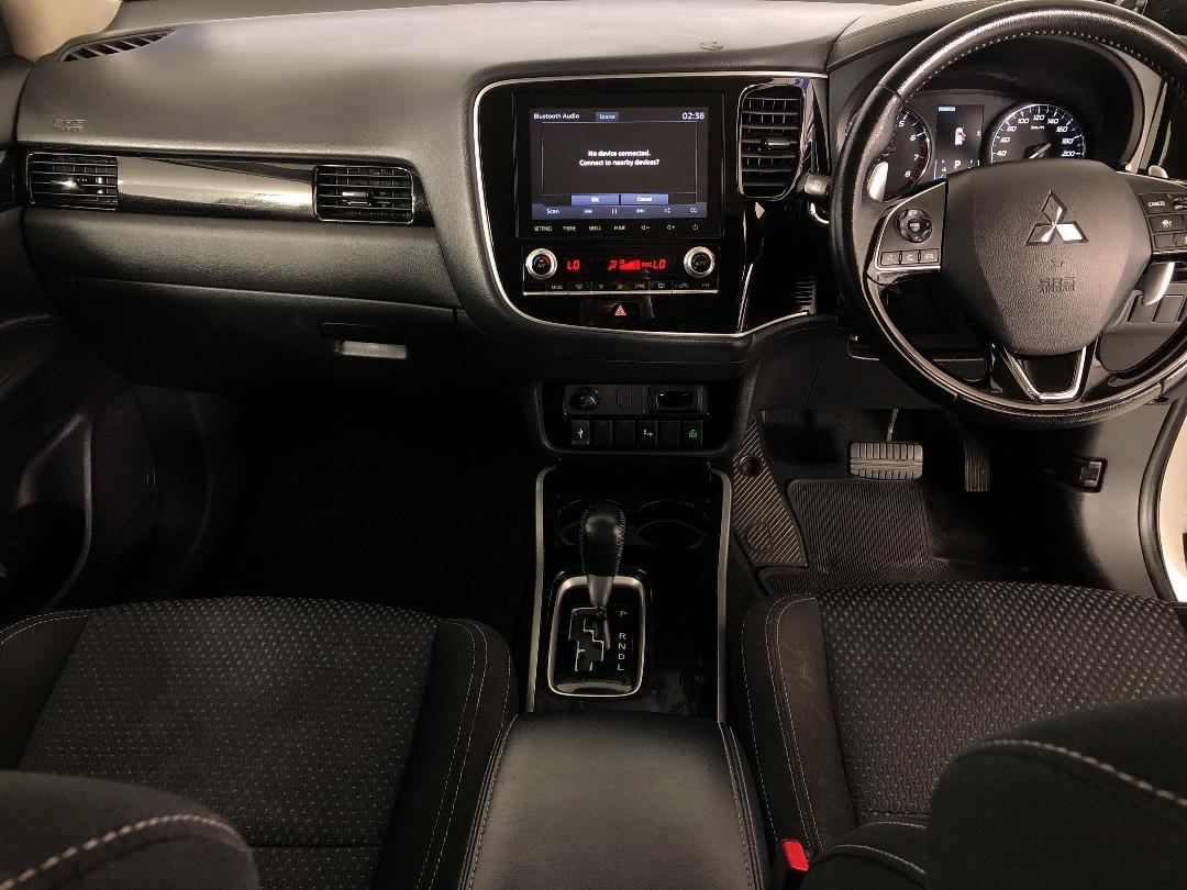 Photo '17' of Mitsubishi Outlander