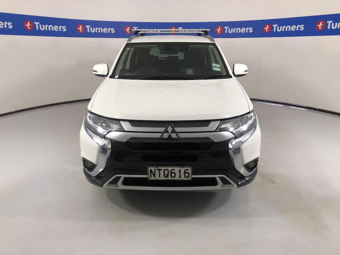 Photo '2' of Mitsubishi Outlander