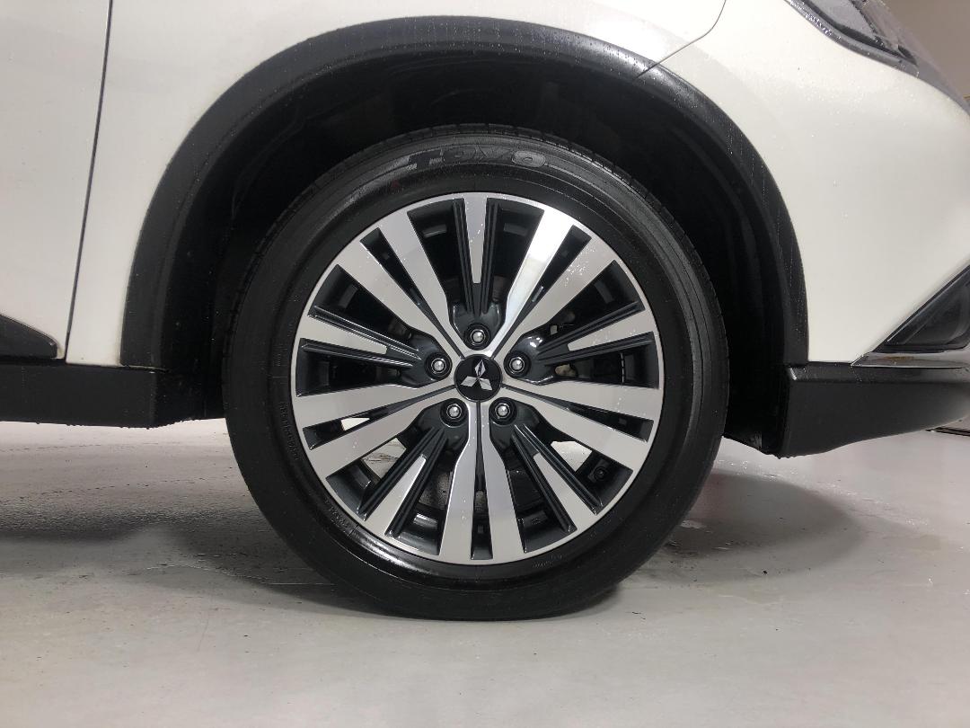 Photo '9' of Mitsubishi Outlander