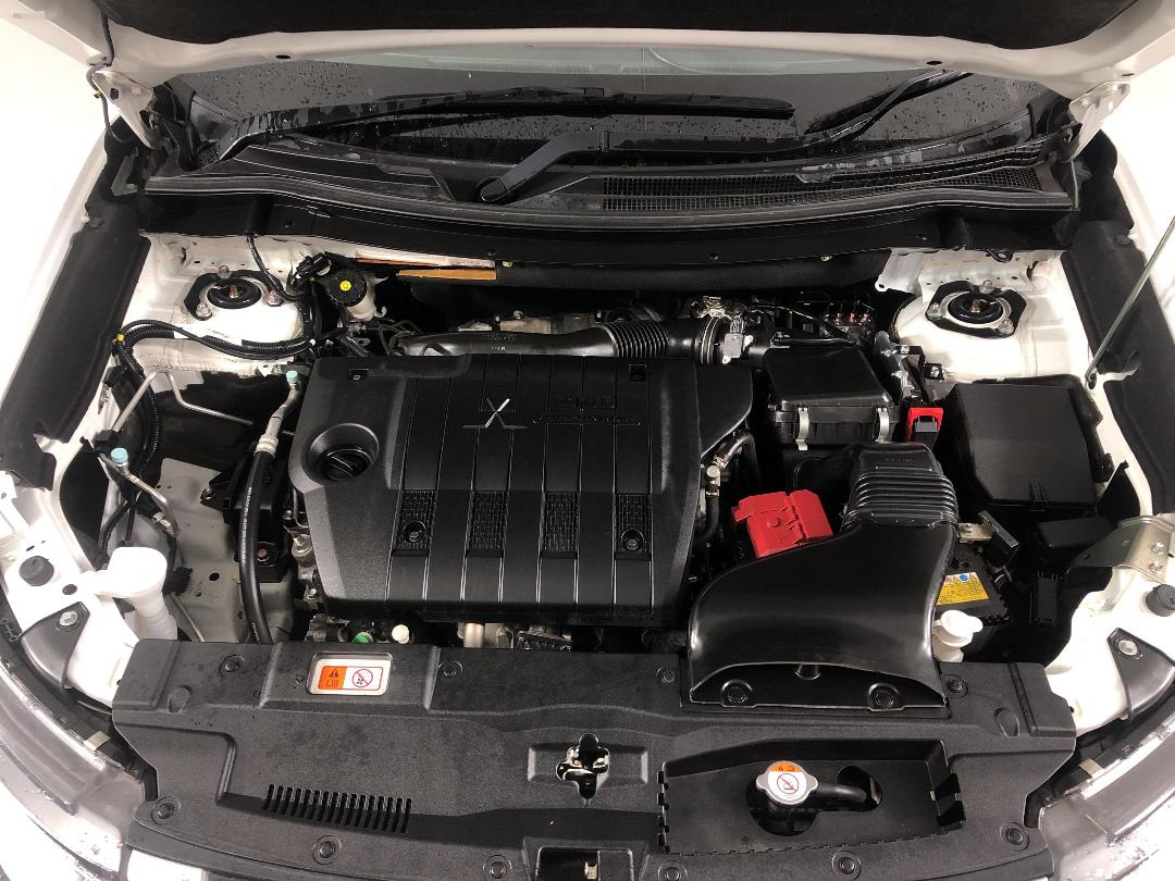 Photo '13' of Mitsubishi Outlander